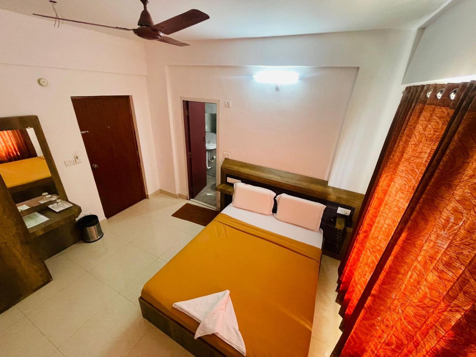 B Six Hotel Bangalore Ngoại thất bức ảnh