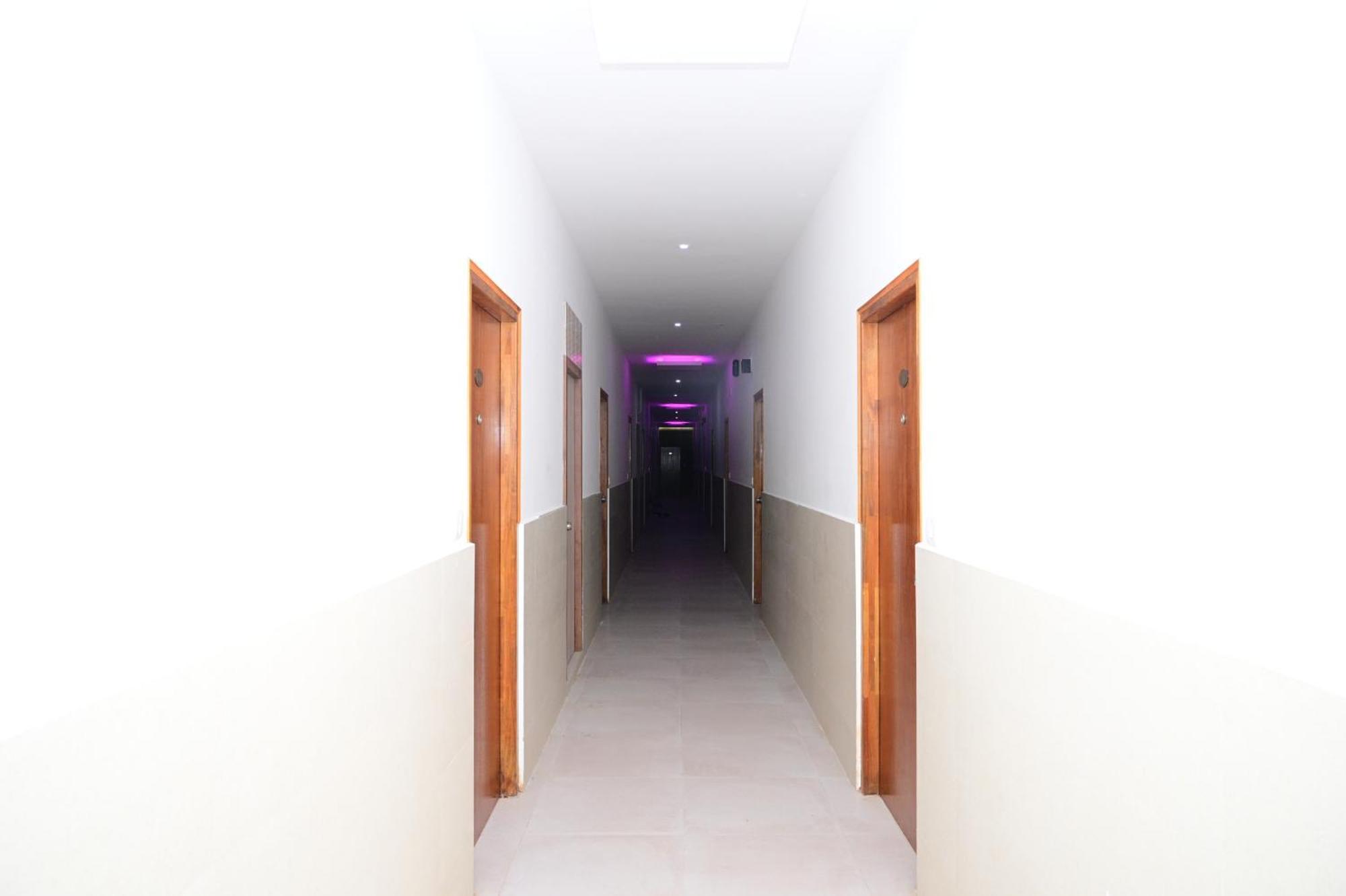 B Six Hotel Bangalore Ngoại thất bức ảnh